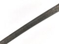 Klinge für eine Blankwaffe, Länge 45cm, Gesamtlänge 58cm,  Breite 22mm. Alter und Herkunft unbekannt.