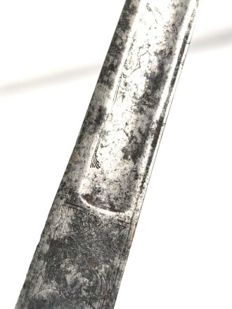 Klinge für eine Blankwaffe, Länge 34,5cm, Gesamtlänge 45cm,  Breite 22,5mm. Alter und Herkunft unbekannt.