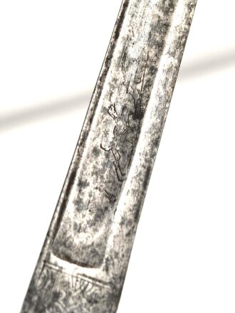 Klinge für eine Blankwaffe, Länge 34,5cm, Gesamtlänge 45cm,  Breite 22,5mm. Alter und Herkunft unbekannt.
