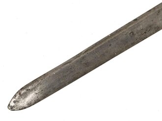 Klinge für eine Blankwaffe, Länge 53cm, Gesamtlänge 68,5cm,  Breite 26,7mm. Alter und Herkunft unbekannt.