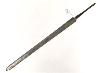 Klinge für eine Blankwaffe, Länge 53cm, Gesamtlänge 68,5cm,  Breite 26,7mm. Alter und Herkunft unbekannt.