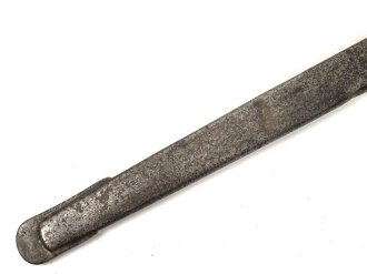 Scheide für eine Blankwaffe, Gesamtlänge 75cm,  Klingenöffnung etwa 9 x 31mm. Alter und Herkunft unbekannt.