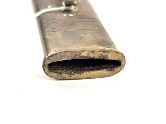 Scheide für eine Blankwaffe, Gesamtlänge 77cm,  Klingenöffnung etwa 5 x 30mm. Alter und Herkunft unbekannt.