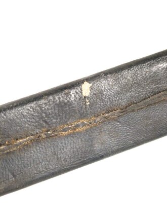 Scheide für eine Blankwaffe, Gesamtlänge 77cm,  Klingenöffnung etwa 5 x 30mm. Alter und Herkunft unbekannt.