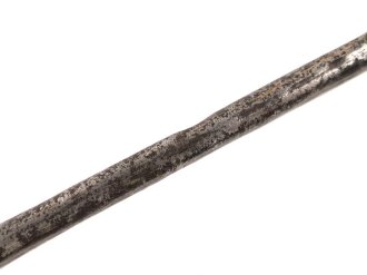 Scheide für eine Blankwaffe, Gesamtlänge 75,5cm,  Klingenöffnung etwa 10 x 30mm. Alter und Herkunft unbekannt.