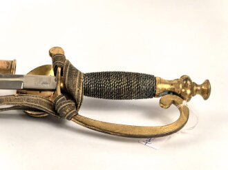 Preußen, Degen für einen Reichsbeamten . Hersteller Eickhorn Solingen, die Scheide im unteren Bereich alt repariert. Mit anhängender Troddel .