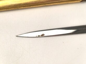 Bayern, Degen für Staatsbeamte, Ausführung ab 1864. Gebläute Klinge in sehr gutem Zustand, die Vergoldung vollständig erhalten, Scheide nicht geschrumpft. Attraktives Stück