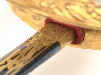 Bayern, Degen für Staatsbeamte, Ausführung ab 1864. Gebläute Klinge in sehr gutem Zustand, die Vergoldung vollständig erhalten, Scheide nicht geschrumpft. Attraktives Stück