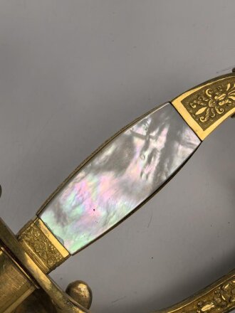 Bayern, Degen für Staatsbeamte, Ausführung ab 1864. Gebläute Klinge in sehr gutem Zustand, die Vergoldung vollständig erhalten, Scheide nicht geschrumpft. Attraktives Stück