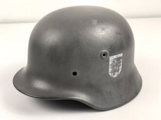 Stahlhelm Glocke Modell 1940. Keinerlei erkennbare Stempelung, ich gehe davon aus, das es sich um ein Stück aus der Nachkriegszeit handelt. Überlackiertes Stück, passend für Innenfutter Kopfgrösse 56/57