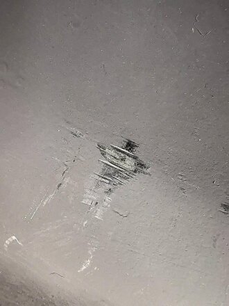 Stahlhelm Glocke Modell 1940. Keinerlei erkennbare Stempelung, ich gehe davon aus, das es sich um ein Stück aus der Nachkriegszeit handelt. Überlackiertes Stück, passend für Innenfutter Kopfgrösse 56/57