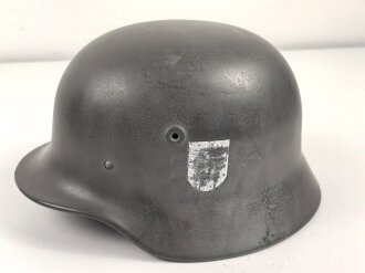 Stahlhelm Glocke Modell 1940. Keinerlei erkennbare Stempelung, ich gehe davon aus, das es sich um ein Stück aus der Nachkriegszeit handelt. Überlackiertes Stück, passend für Innenfutter Kopfgrösse 56/57