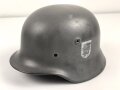 Stahlhelm Glocke Modell 1940. Keinerlei erkennbare Stempelung, ich gehe davon aus, das es sich um ein Stück aus der Nachkriegszeit handelt. Überlackiertes Stück, passend für Innenfutter Kopfgrösse 56/57