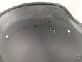 Stahlhelm Glocke Modell 1940. Keinerlei erkennbare Stempelung, ich gehe davon aus, das es sich um ein Stück aus der Nachkriegszeit handelt. Überlackiertes Stück, passend für Innenfutter Kopfgrösse 56/57