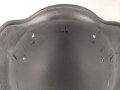 Stahlhelm Glocke Modell 1940. Keinerlei erkennbare Stempelung, ich gehe davon aus, das es sich um ein Stück aus der Nachkriegszeit handelt. Überlackiertes Stück, passend für Innenfutter Kopfgrösse 56/57
