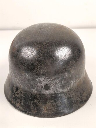 Stahlhelm Wehrmacht Modell 1940. Gereinigte Glocke ET68,  verbautes REPRO Innenfutter, der Kinnriemen vollständig ausgetrocknet, sicherlich auch ein REPRO.