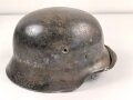 Stahlhelm Wehrmacht Modell 1940. Gereinigte Glocke ET68,  verbautes REPRO Innenfutter, der Kinnriemen vollständig ausgetrocknet, sicherlich auch ein REPRO.