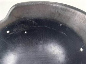 Stahlhelm Glocke Wehrmacht Modell 1942.  Überlackiertes Stück, Hersteller ET68