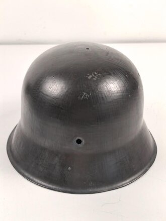 Stahlhelm Glocke Wehrmacht Modell 1942.  Überlackiertes Stück, Hersteller ET68