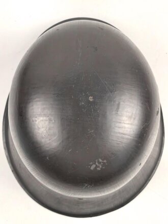 Stahlhelm Glocke Wehrmacht Modell 1942.  Überlackiertes Stück, Hersteller ET68