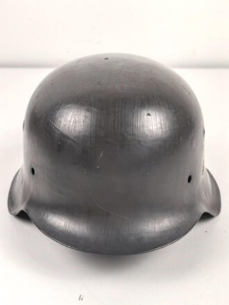 Stahlhelm Glocke Wehrmacht Modell 1942.  Überlackiertes Stück, Hersteller ET68