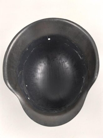 Stahlhelm Glocke Wehrmacht Modell 1942.  Überlackiertes Stück, Hersteller ET68