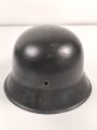Stahlhelm Glocke Wehrmacht Modell 1942.  Überlackiertes Stück, Hersteller ET68