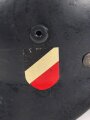 Stahlhelm wie Wehrmacht Modell 1940. Die Glocke ist meiner Meinung nach aus der Nachkriegszeit, Hersteller Q66. Neuzeitlich Lackiert und mit REPRO Innenfutter versehen.