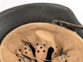 Stahlhelm Wehrmacht Modell 1942. Neuzeitlich lackierte Glocke ET64, Innenfutter und Kinnriemen sind neuzeitliche REPRODUKTIONEN