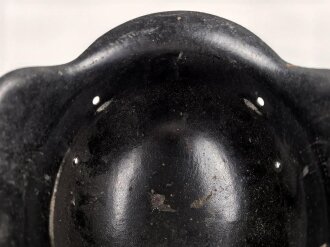 Stahlhelm Glocke Wehrmacht Modell 1942. Neuzeitlich lackiertes Stück, Hersteller ET64