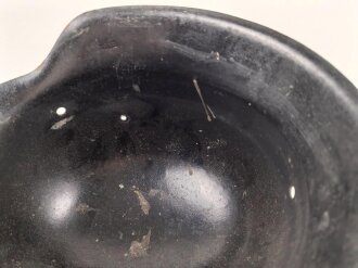 Stahlhelm Glocke Wehrmacht Modell 1942. Neuzeitlich lackiertes Stück, Hersteller ET64