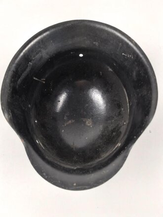 Stahlhelm Glocke Wehrmacht Modell 1942. Neuzeitlich lackiertes Stück, Hersteller ET64