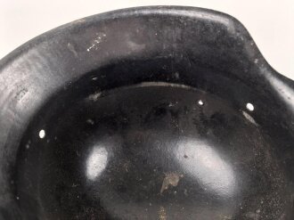 Stahlhelm Glocke Wehrmacht Modell 1942. Neuzeitlich lackiertes Stück, Hersteller ET64