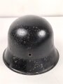 Stahlhelm Glocke Wehrmacht Modell 1942. Neuzeitlich lackiertes Stück, Hersteller ET64