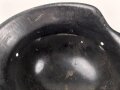 Stahlhelm Glocke Wehrmacht Modell 1942. Neuzeitlich lackiertes Stück, Hersteller ET64