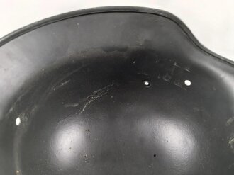 Stahlhelm Glocke Wehrmacht Modell 1940. Neuzeitlich lackiertes Stück, Hersteller ET64
