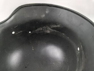 Stahlhelm Glocke Wehrmacht Modell 1940. Neuzeitlich lackiertes Stück, Hersteller ET64