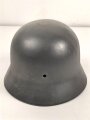 Stahlhelm Glocke Wehrmacht Modell 1940. Neuzeitlich lackiertes Stück, Hersteller ET64