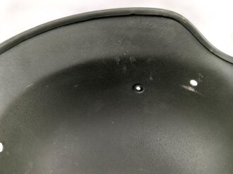 Stahlhelm Glocke Wehrmacht Modell 1940. Neuzeitlich lackiertes Stück, Hersteller Q66