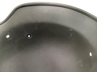 Stahlhelm Glocke Wehrmacht Modell 1940. Neuzeitlich lackiertes Stück, Hersteller Q66
