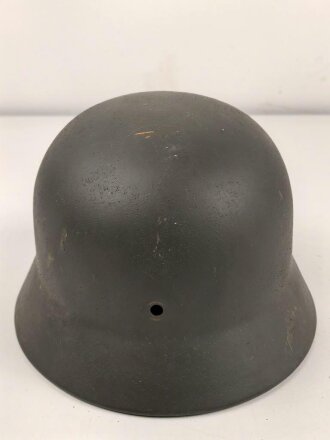 Stahlhelm Glocke Wehrmacht Modell 1940. Neuzeitlich lackiertes Stück, Hersteller Q66
