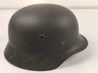 Stahlhelm Glocke Wehrmacht Modell 1940. Neuzeitlich lackiertes Stück, Hersteller Q66