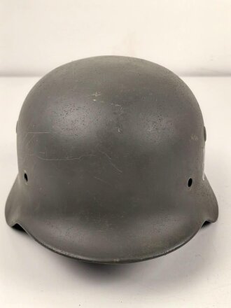 Stahlhelm Glocke Wehrmacht Modell 1940. Neuzeitlich lackiertes Stück, Hersteller Q66