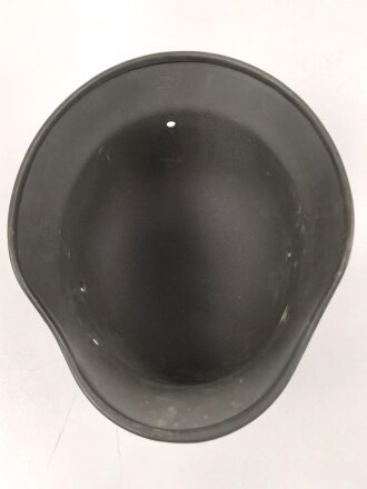 Stahlhelm Glocke Wehrmacht Modell 1940. Neuzeitlich lackiertes Stück, Hersteller Q66