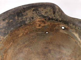 Stahlhelm Glocke Wehrmacht Modell 1942. Mehrfach überlackiertes Stück, Hersteller clk66