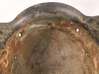 Stahlhelm Glocke Wehrmacht Modell 1942. Mehrfach überlackiertes Stück, Hersteller clk66