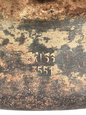 Stahlhelm Glocke Wehrmacht Modell 1942. Mehrfach überlackiertes Stück, Hersteller clk66