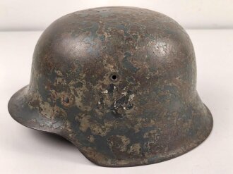 Stahlhelm Glocke Wehrmacht Modell 1942. Mehrfach überlackiertes Stück, Hersteller clk66