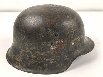 Stahlhelm Glocke Wehrmacht Modell 1942. Mehrfach überlackiertes Stück, Hersteller clk66
