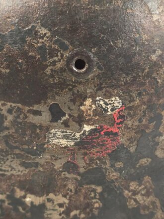 Stahlhelm Glocke Wehrmacht Modell 1942. Mehrfach überlackiertes Stück, Hersteller clk66